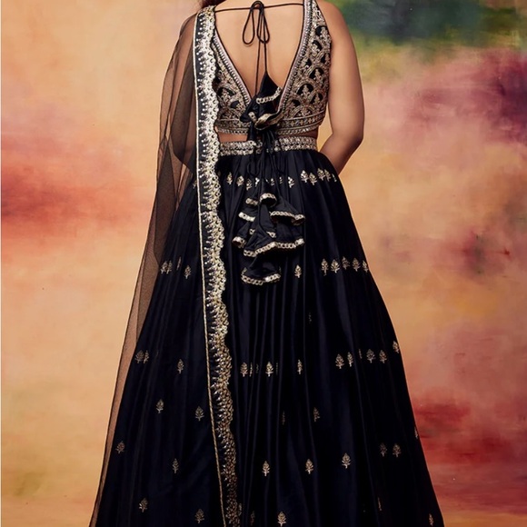 Black and Gold Embroidered Lehenga Set - Picture 4 of 12